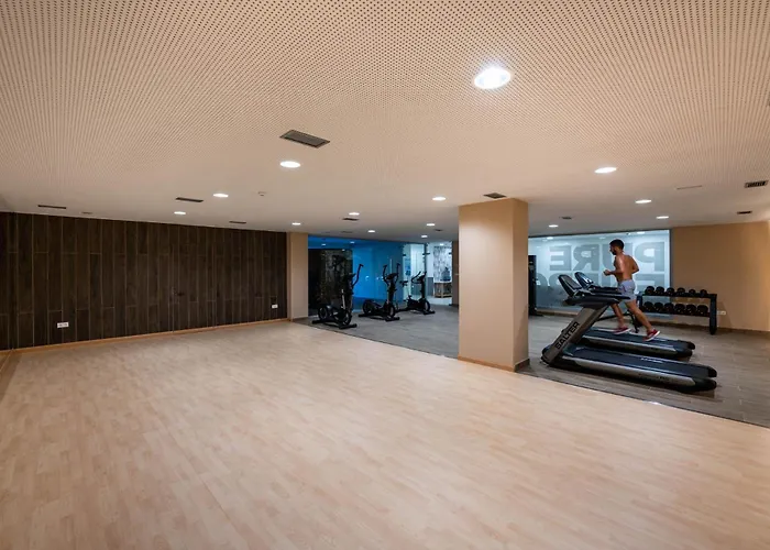 Modern 3b With And Gym Lägenhet